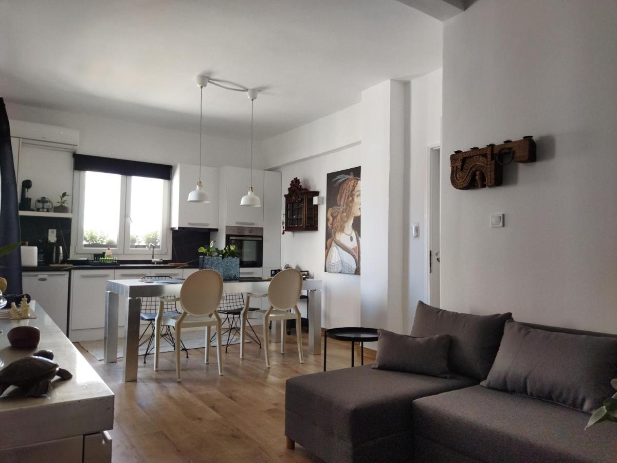 Minimal Apartment By The Beach Corinth Exterior photo