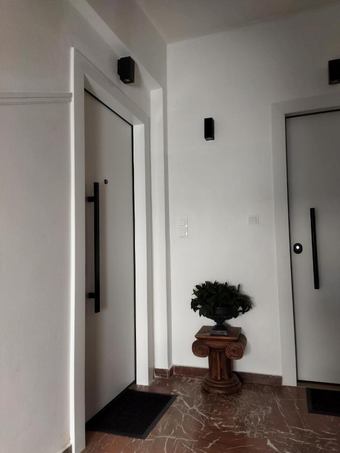 Minimal Apartment By The Beach Corinth Exterior photo