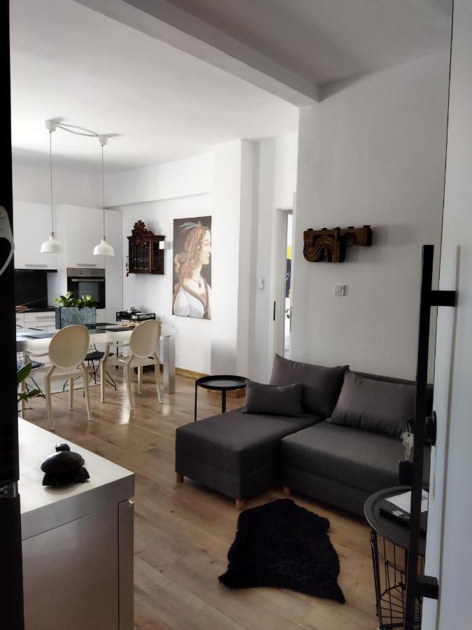 Minimal Apartment By The Beach Corinth Exterior photo